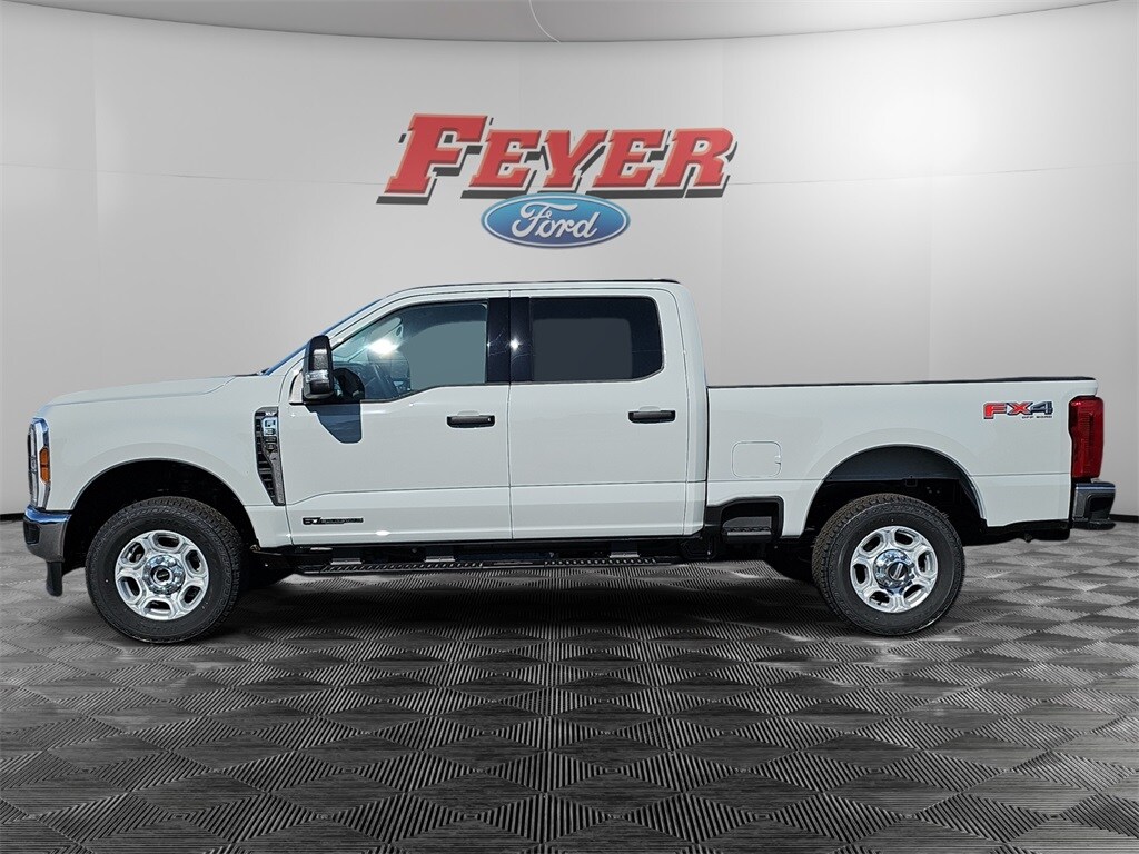 2025 Ford F-350 XLT photo 2