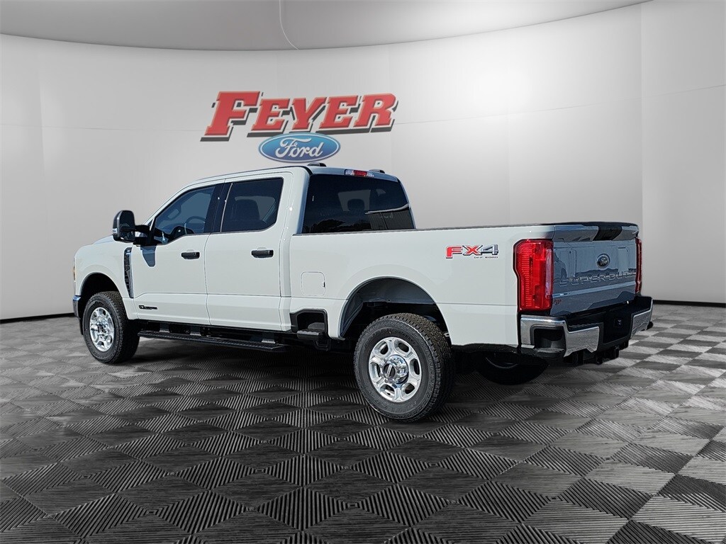 2025 Ford F-350 XLT photo 3
