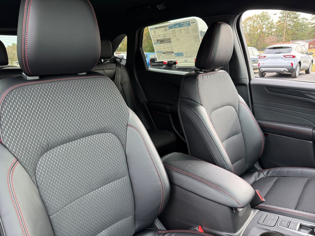 2026 Ford Escape ST-Line - Photo 16