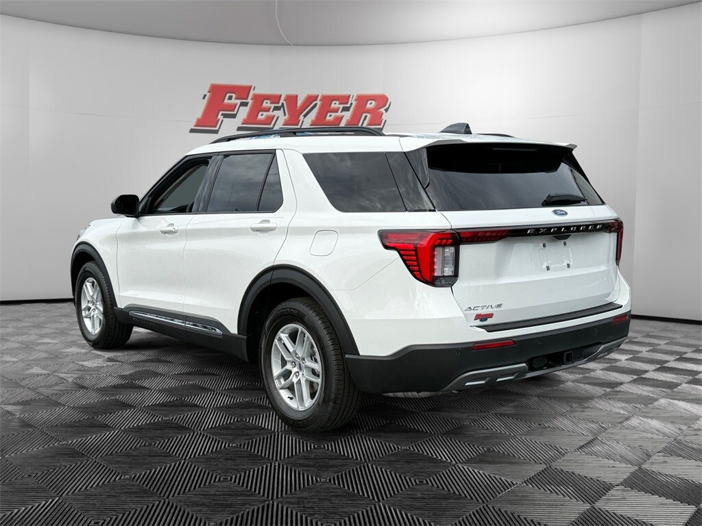 2025 Ford Explorer photo 3
