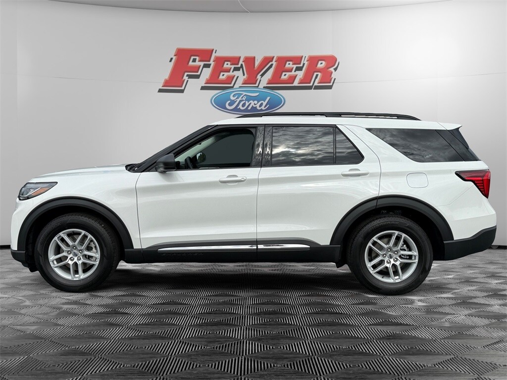 2025 Ford Explorer photo 2