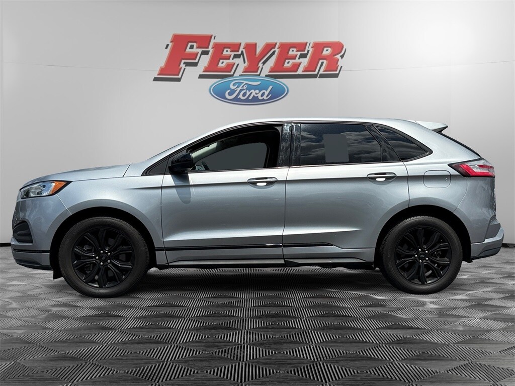 2022 Ford Edge SE photo 2