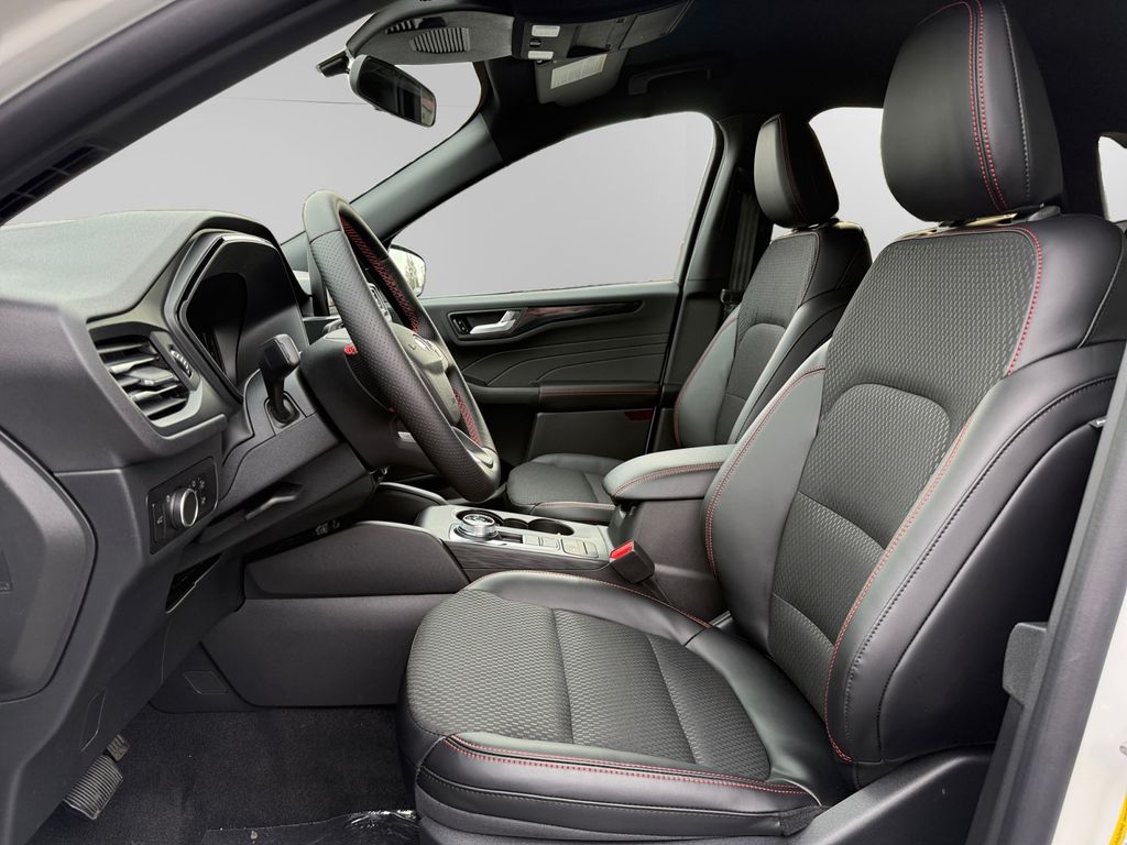 2026 Ford Escape ST-Line - Photo 13