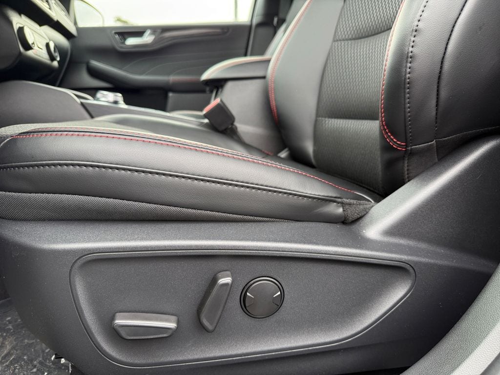 2026 Ford Escape ST-Line - Photo 18