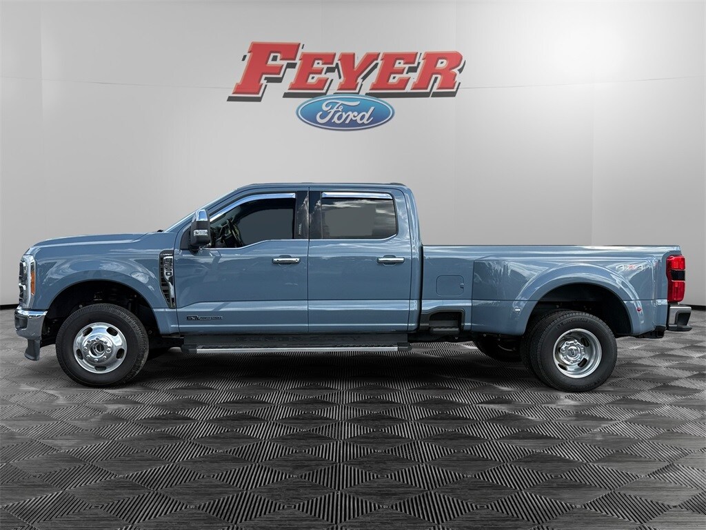 2023 Ford F-350 photo 2