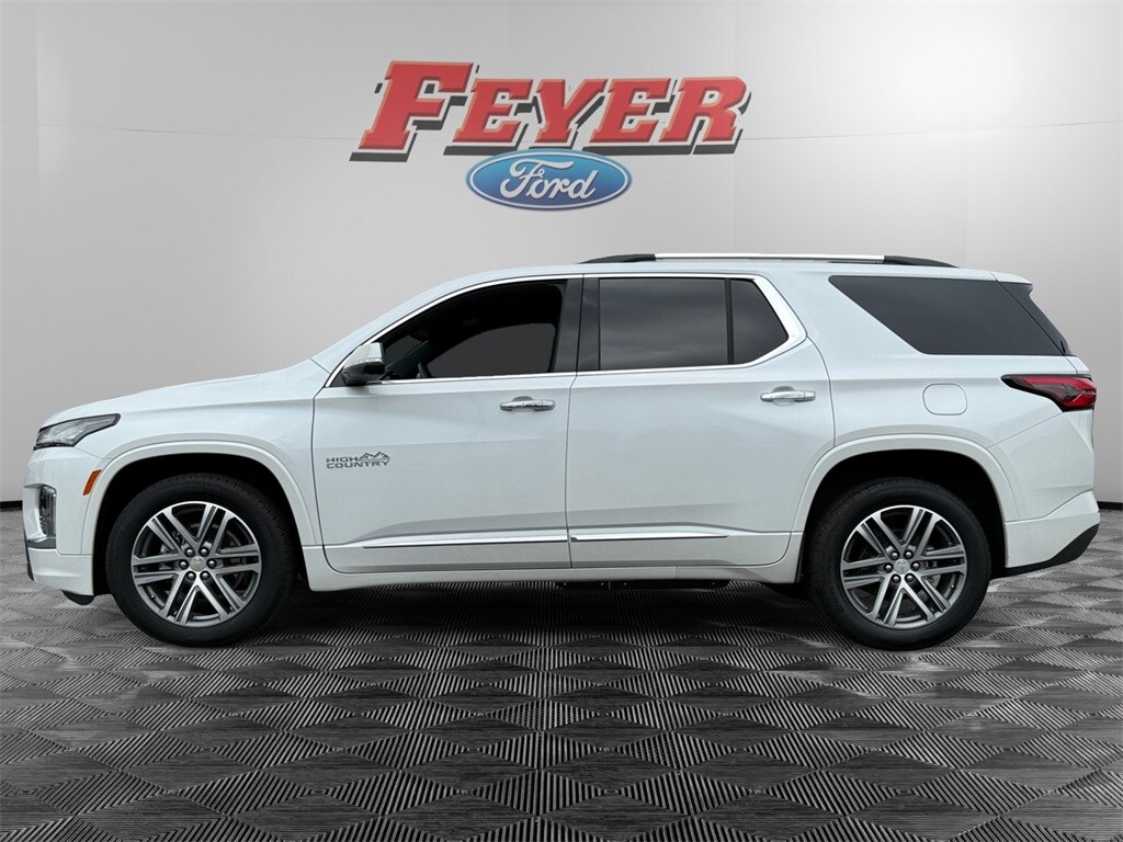 2023 Chevrolet Traverse High Country photo 2