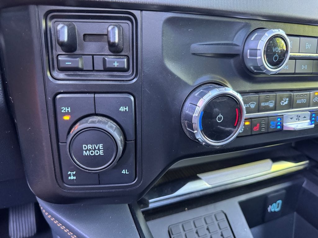 2024 Ford F-350 Super Duty Platinum - Photo 19