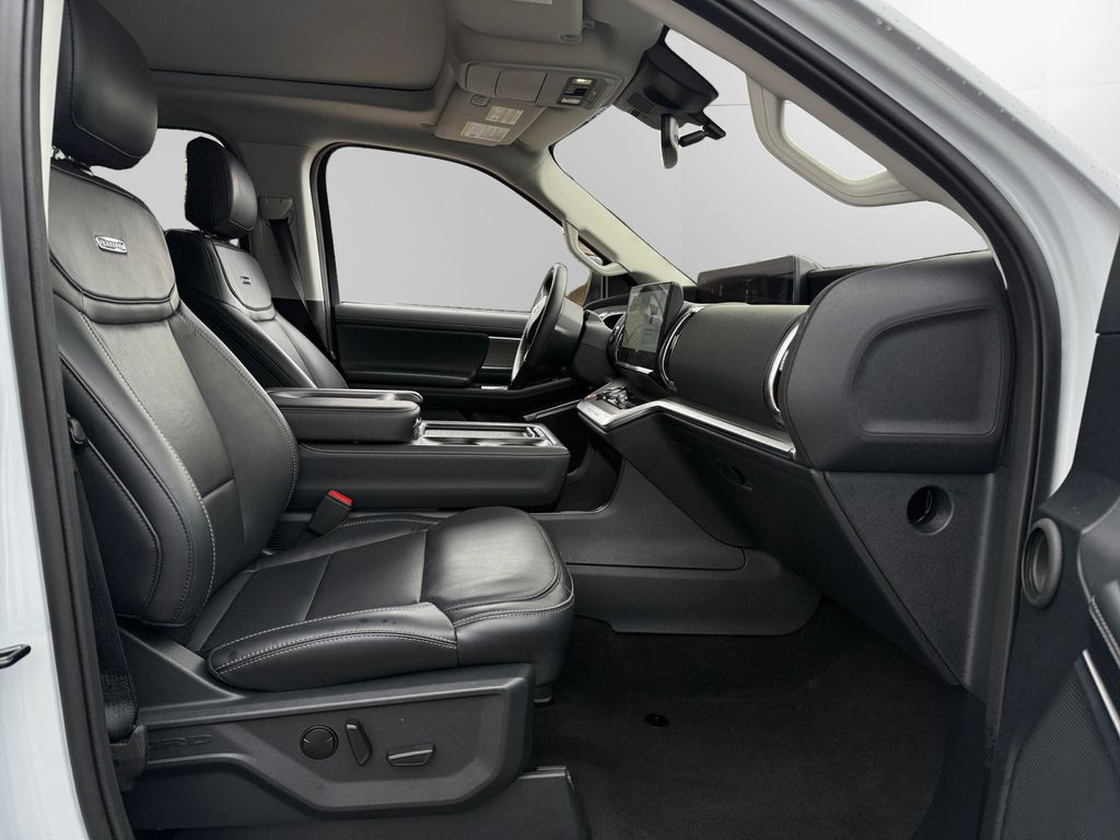 2025 Ford Expedition Platinum - Photo 14