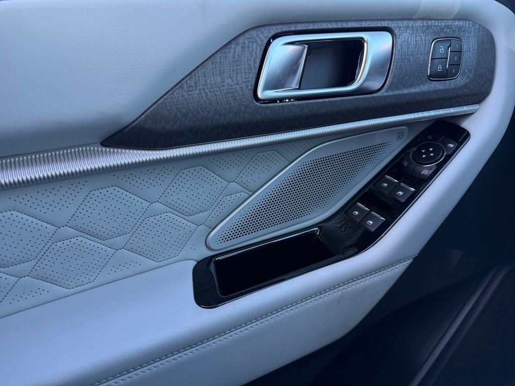 2026 Ford Explorer Platinum - Photo 23