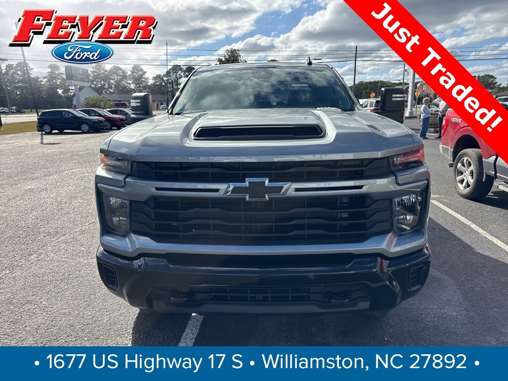 2024 Chevrolet Silverado 2500HD Custom photo 2