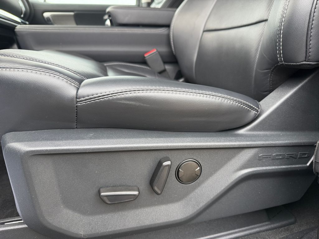 2025 Ford Expedition Platinum - Photo 16