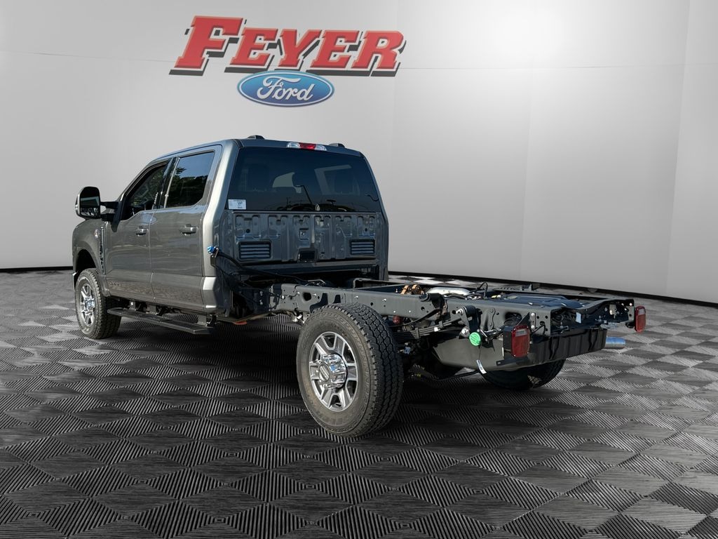 New 2026 Ford Super Duty F-350 Lariat Chassis