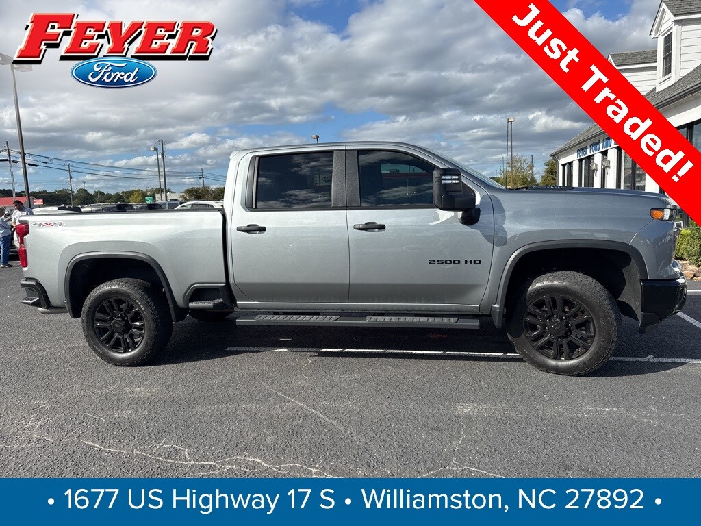 2024 Chevrolet Silverado 2500HD Custom photo 2