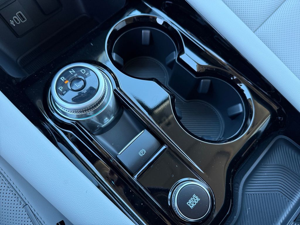 2026 Ford Explorer Platinum - Photo 18