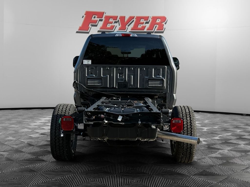 New 2026 Ford Super Duty F-350 Lariat Chassis