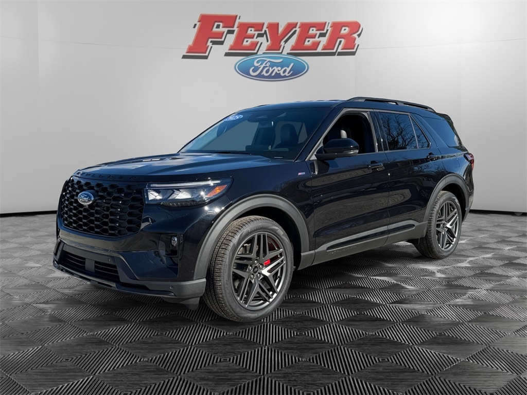 2025 Ford Explorer ST-LINE's photo