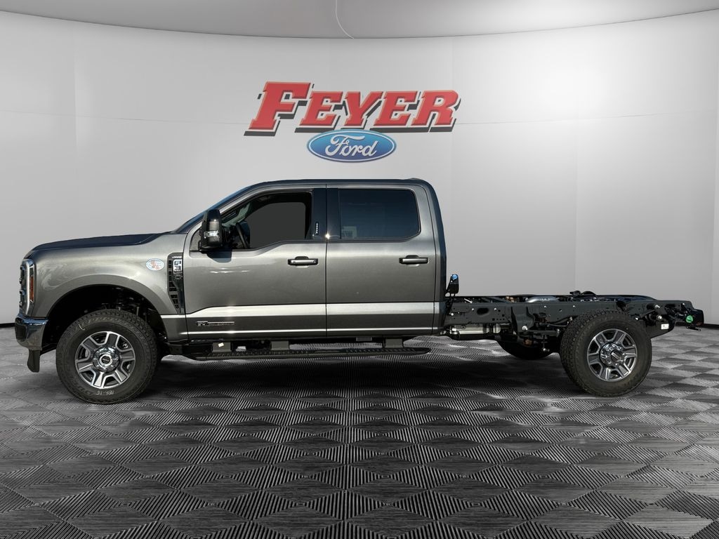 New 2026 Ford Super Duty F-350 Lariat Chassis