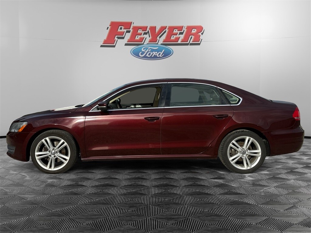 2014 Volkswagen Passat SE photo 2