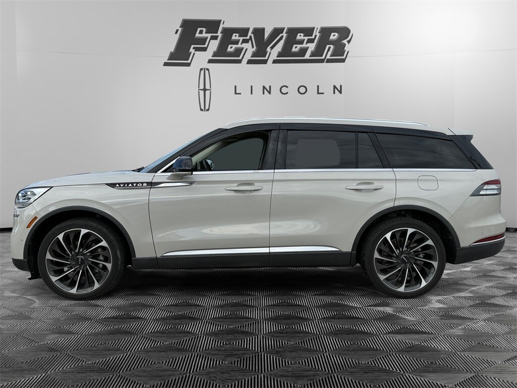 2023 Lincoln Aviator Reserve photo 2