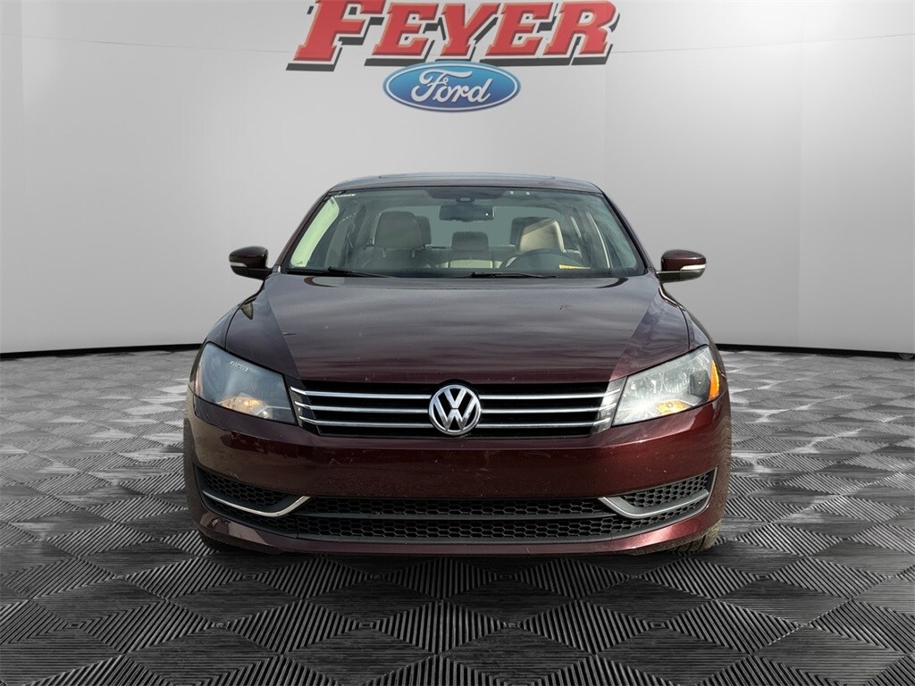 2014 Volkswagen Passat SE photo 2