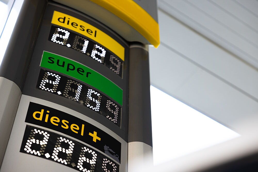 Diesel vs. Gas. Which is Better? Diesel vs. Gas. Which is Better?