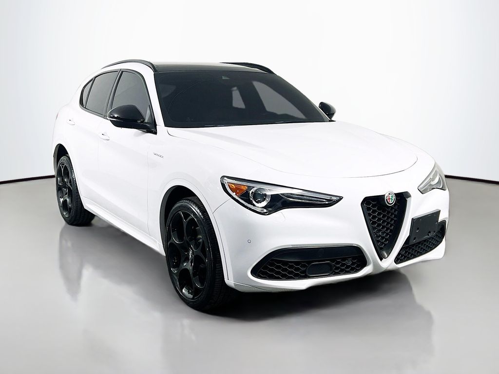 2023 Alfa Romeo Stelvio Veloce AWD's photo