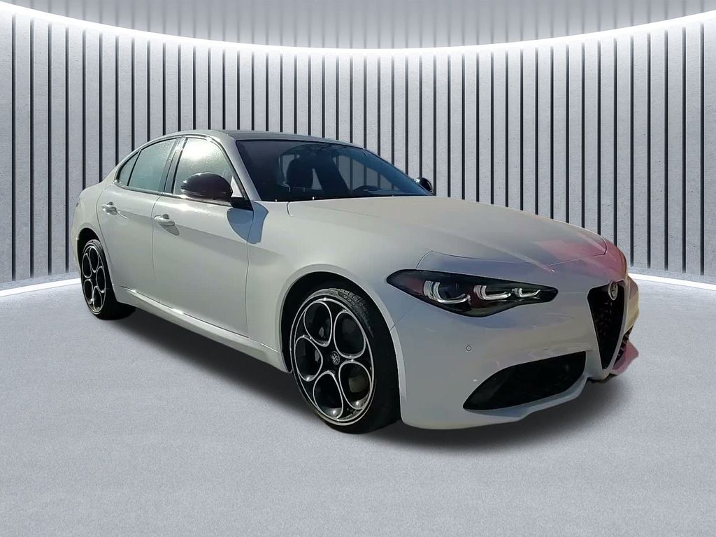 2025 Alfa Romeo Giulia Base