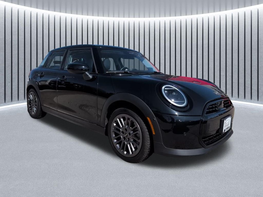 2025 MINI Hardtop Cooper S Signature's photo
