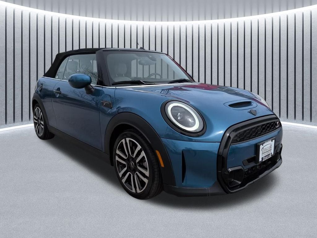 2023 MINI Convertible Cooper S's photo