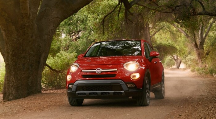 2017_FIAT_500x_RedDriving (700x386).jpg