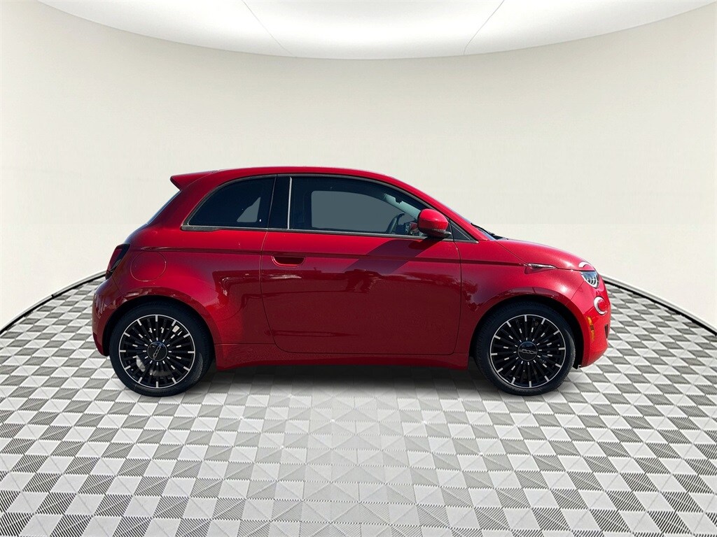 2024 Fiat 500e Red photo 3