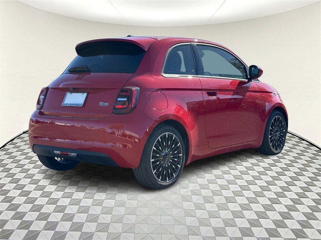 2024 Fiat 500e Red photo 4