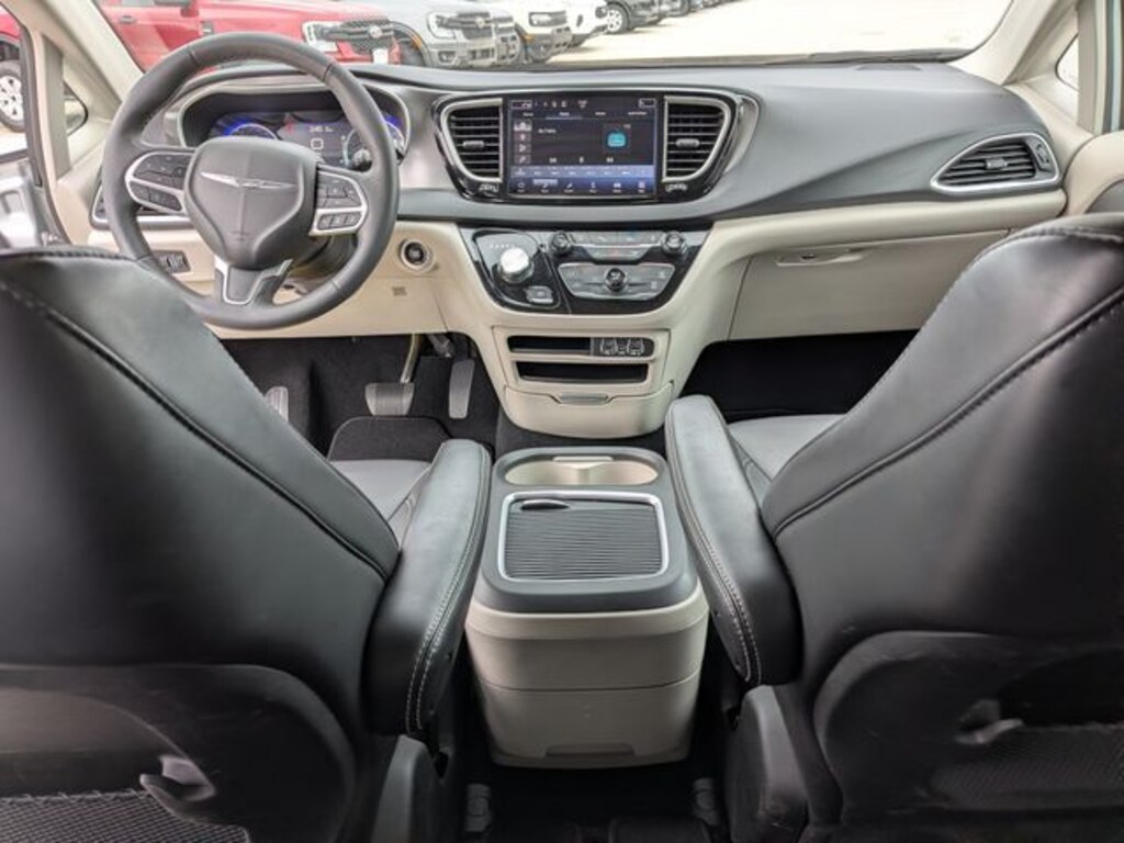 Used 2024 Chrysler Pacifica Touring L Minivan/Van