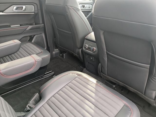 2026 Ford Explorer ST-Line - Photo 12