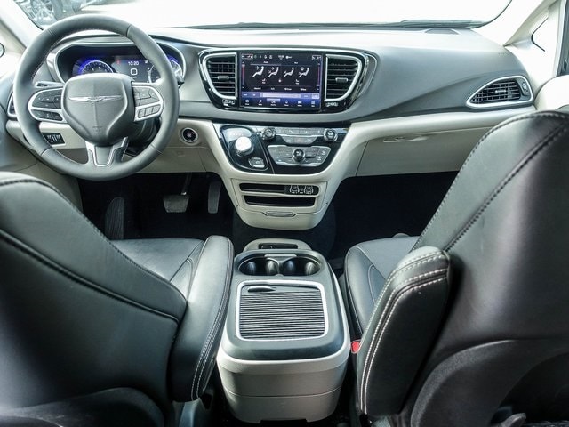 Used 2024 Chrysler Pacifica Touring L with VIN 2C4RC1BG6RR164189 for sale in Demotte, IN