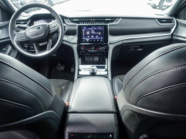 2023 Jeep Grand Cherokee Altitude photo 4