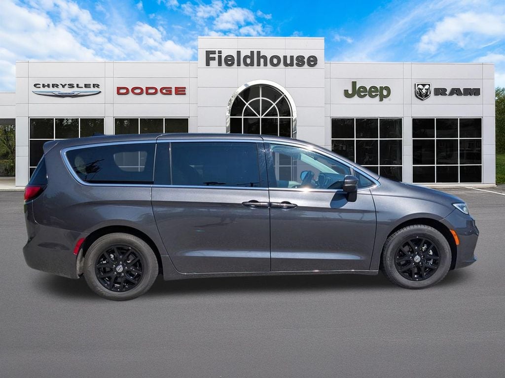 Used 2024 Chrysler Pacifica Touring L Minivan/Van