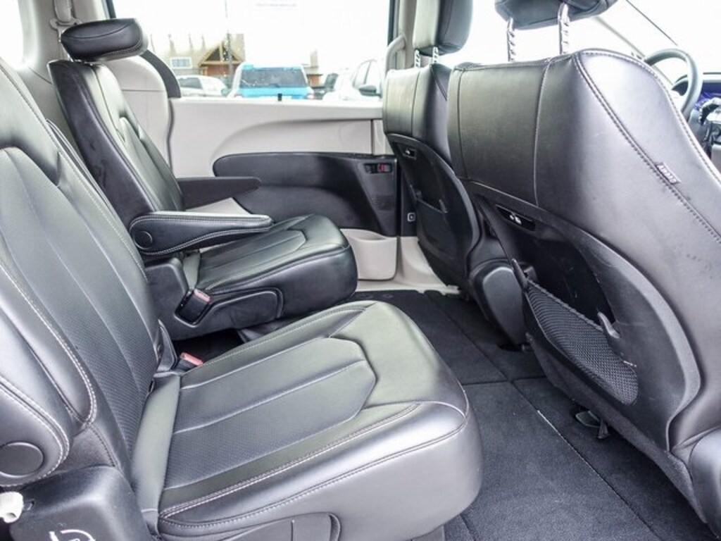 Used 2023 Chrysler Pacifica Touring L Minivan/Van