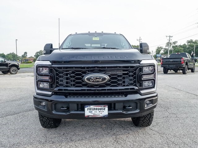 2025 Ford F-250 photo 2