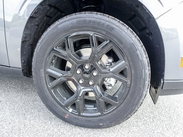 2025 Ford Maverick XLT photo 2