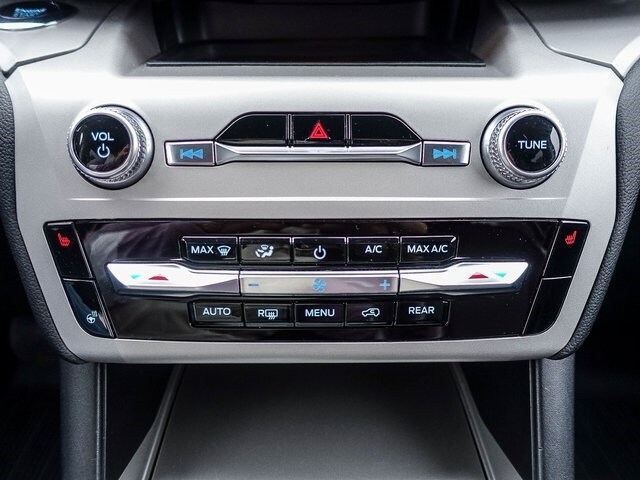 2023 Ford Explorer XLT photo 3