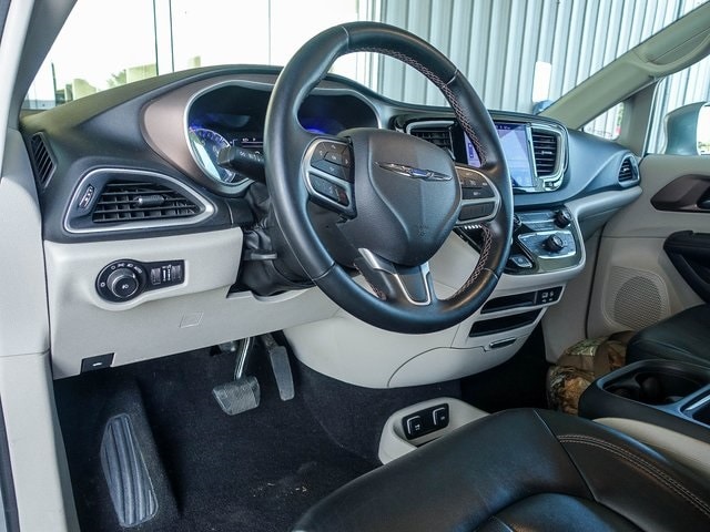 Used 2017 Chrysler Pacifica Touring-L with VIN 2C4RC1BG3HR569523 for sale in Demotte, IN