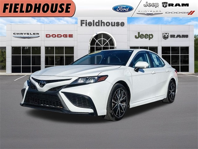 2023 Toyota Camry SE's photo