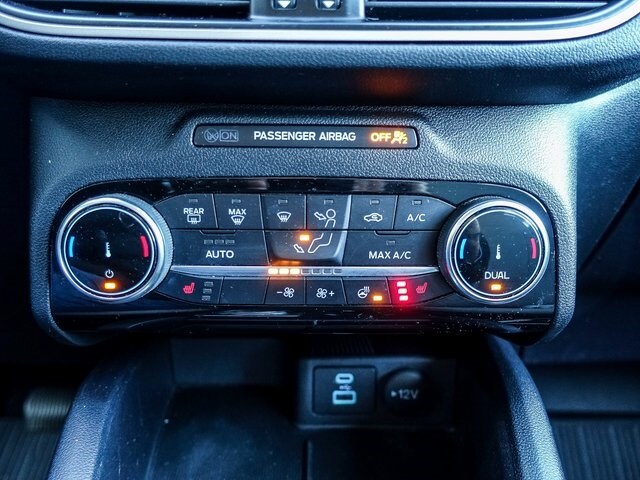 2022 Ford Escape SE photo 3