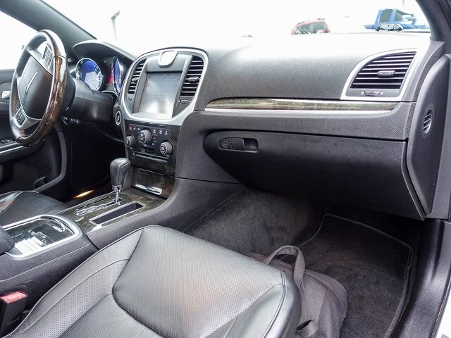 2011 Chrysler 300 C Base photo 4