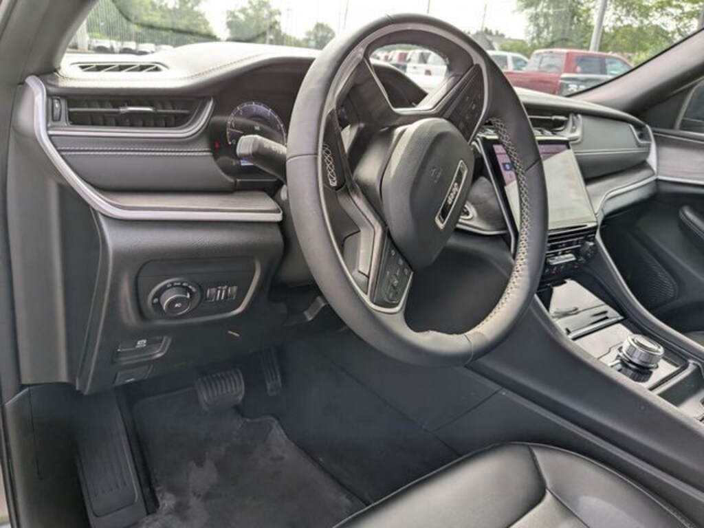 Used 2024 Jeep Grand Cherokee Limited SUV