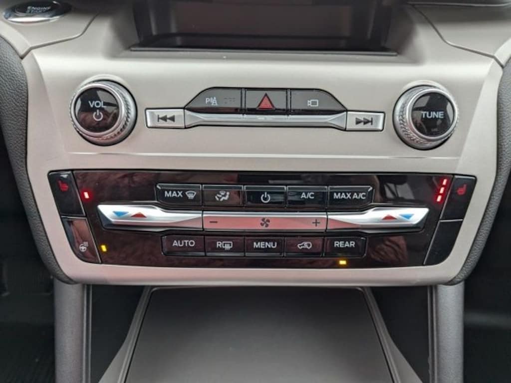 Used 2023 Ford Explorer XLT SUV