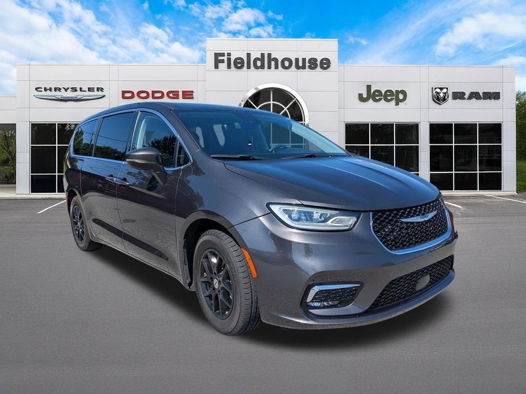 Used 2024 Chrysler Pacifica Touring L Minivan/Van