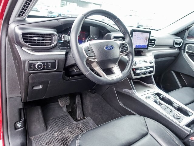 2023 Ford Explorer XLT photo 2