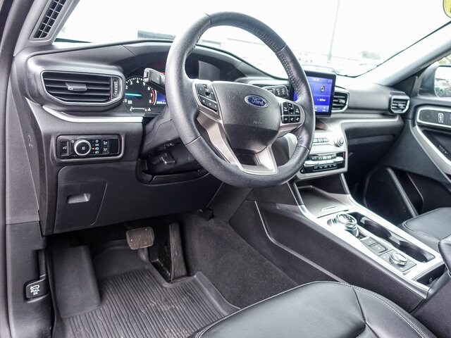 2023 Ford Explorer XLT photo 2